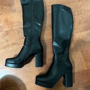LA MODA Black Heeled Boots